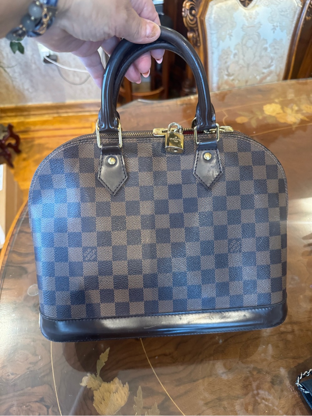 Authentic Louis Vuitton Brown
Checkered Alma Dome
Satchel Bag LV
Medium PM